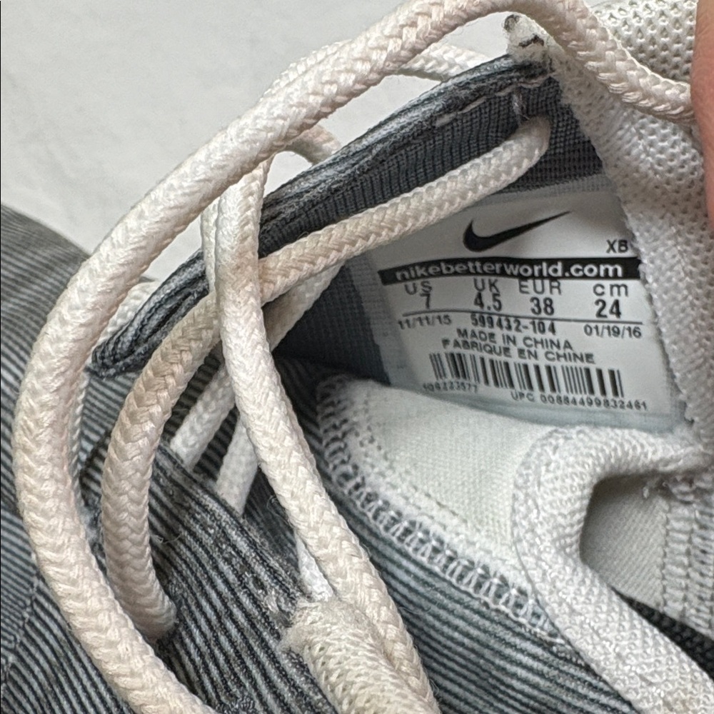 Nike Tennis Shoes women’s size 7 - Picture 2 of 6